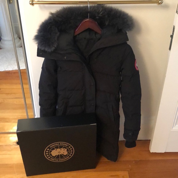 Canada Goose Shelburne Parka - Picture 2 of 8
